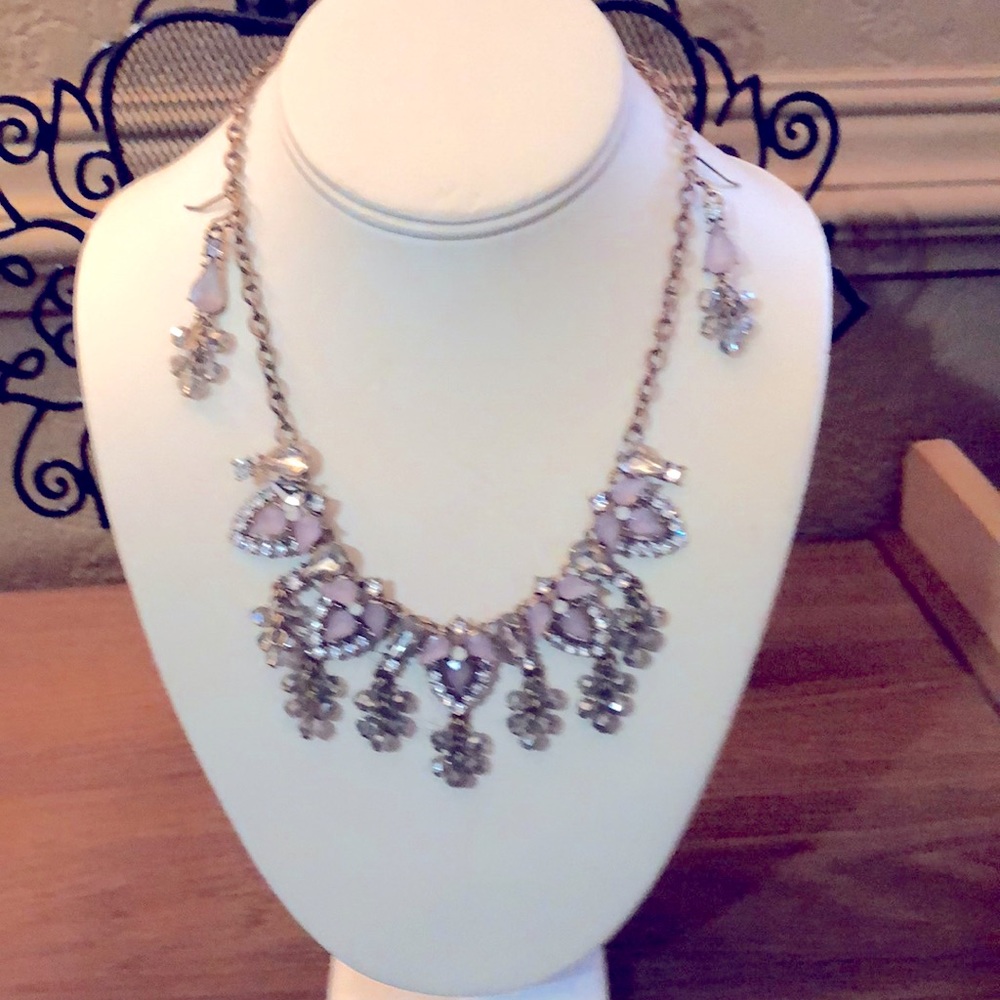 Nevklace and earrings